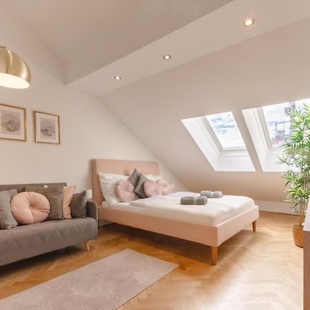Apartments I 5 Minutes To Metro Wina Bagian luar foto