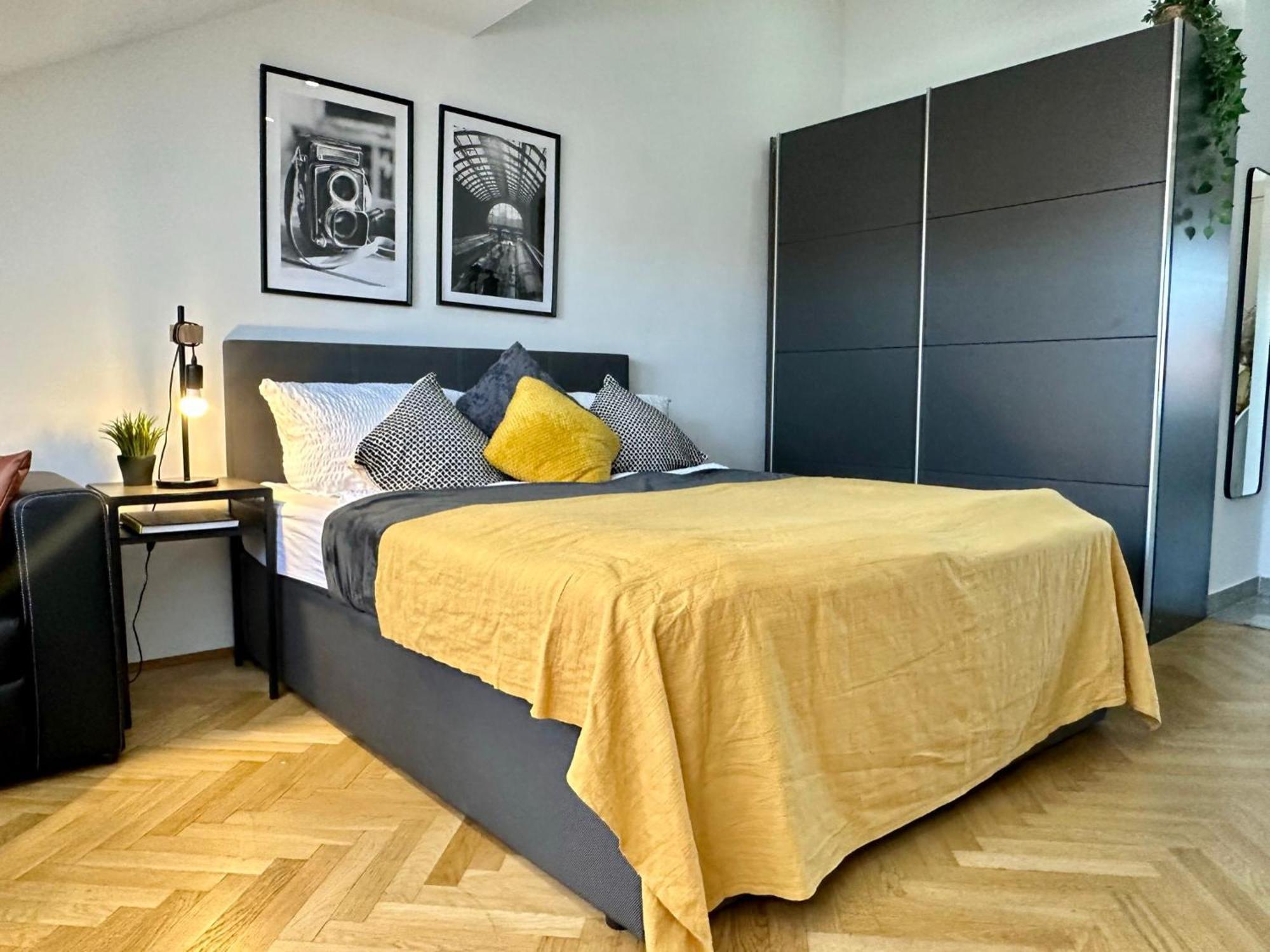 Apartments I 5 Minutes To Metro Wina Bagian luar foto