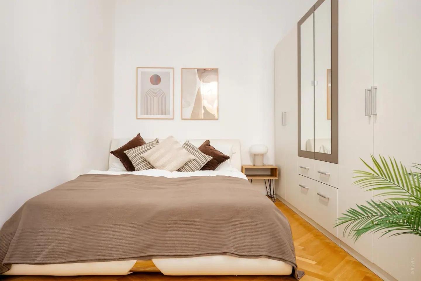 Apartments I 5 Minutes To Metro Wina Bagian luar foto