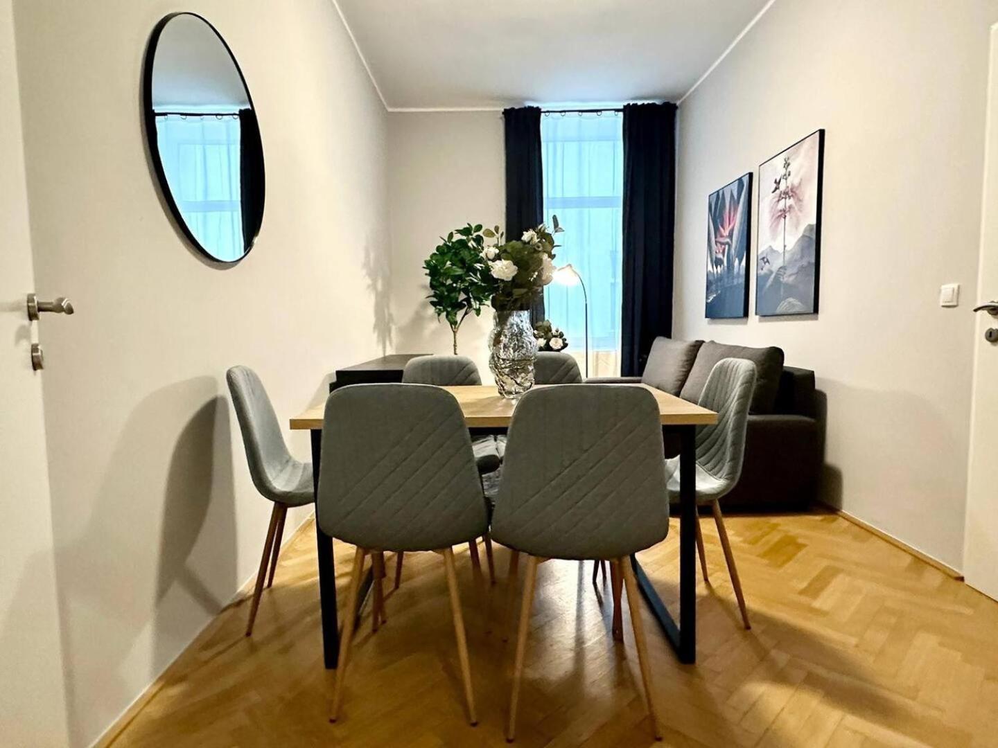 Apartments I 5 Minutes To Metro Wina Bagian luar foto
