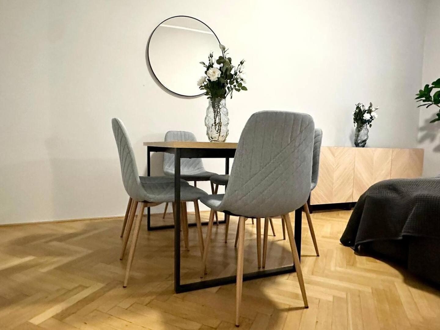 Apartments I 5 Minutes To Metro Wina Bagian luar foto