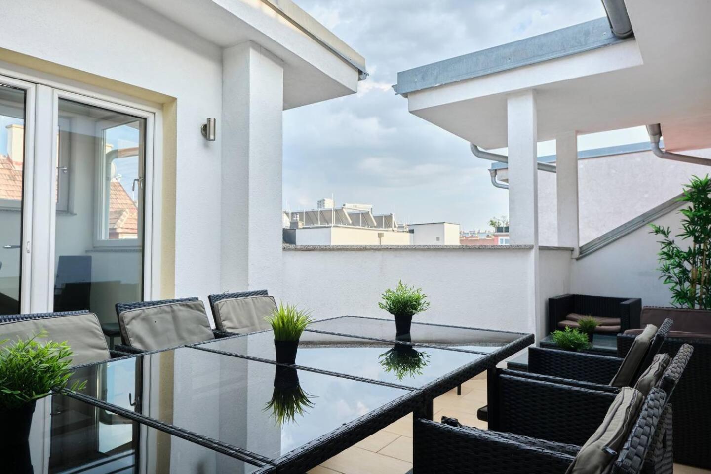 Apartments I 5 Minutes To Metro Wina Bagian luar foto