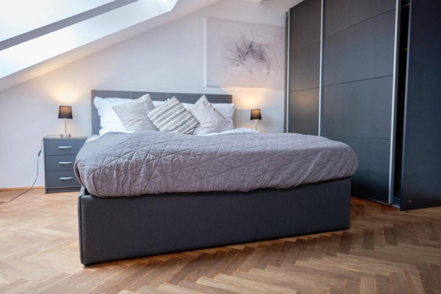 Apartments I 5 Minutes To Metro Wina Bagian luar foto
